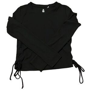 Me to We black LS crop lace up sides knit top GUC